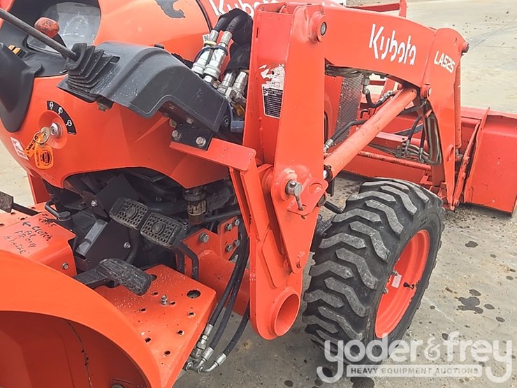 2019-kubota-l3901d-image-24