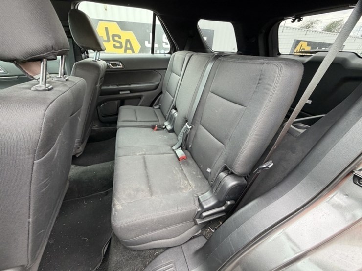 2017-ford-explorer-image-22