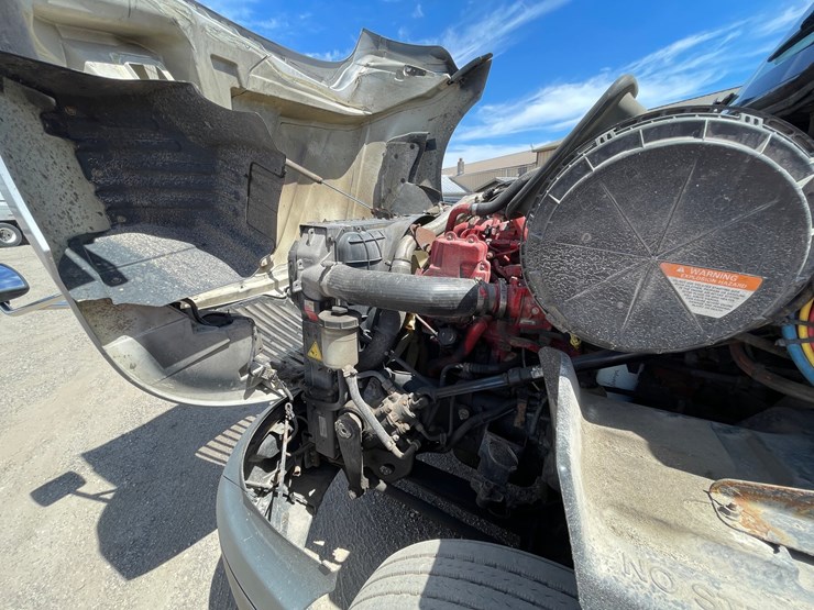 #304-•-2016-international-semi-tractor-(has-wi-title)-(denmark,wi)-image-75