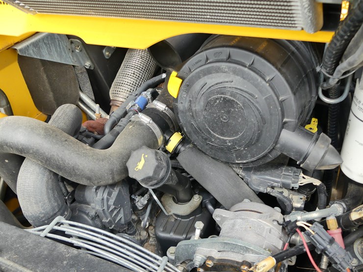2020-new-holland-c232-image-12