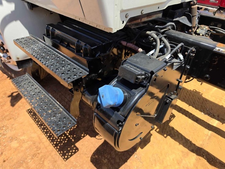 2016-international-durastar-4300-image-6