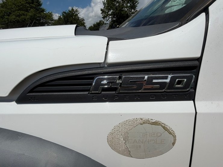 2013-ford-f550-image-19