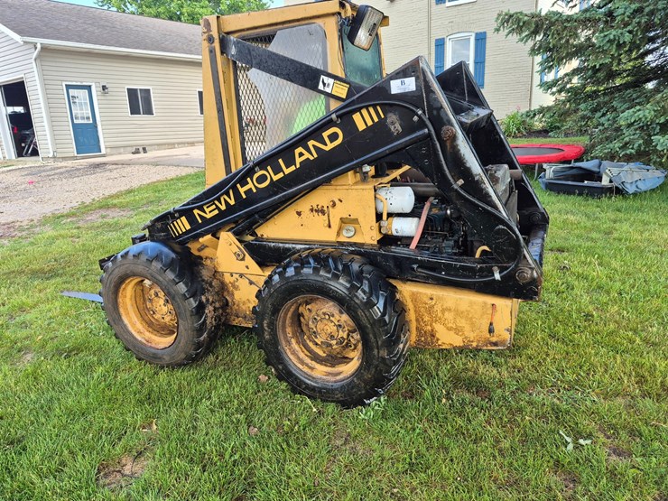 new-holland-l553-image-10