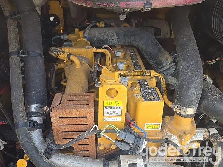 2018-caterpillar-262d-image-26