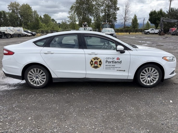 2015-ford-fusion-hybrid-sedan-image-3