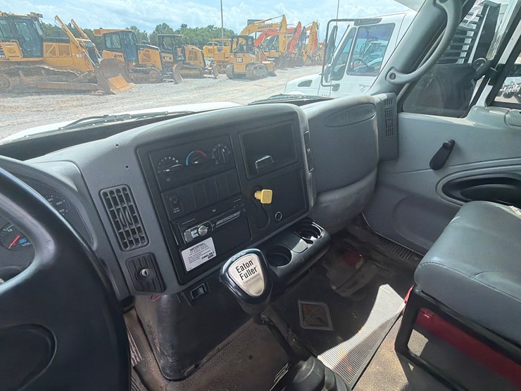 2004-international-durastar-4300-image-17