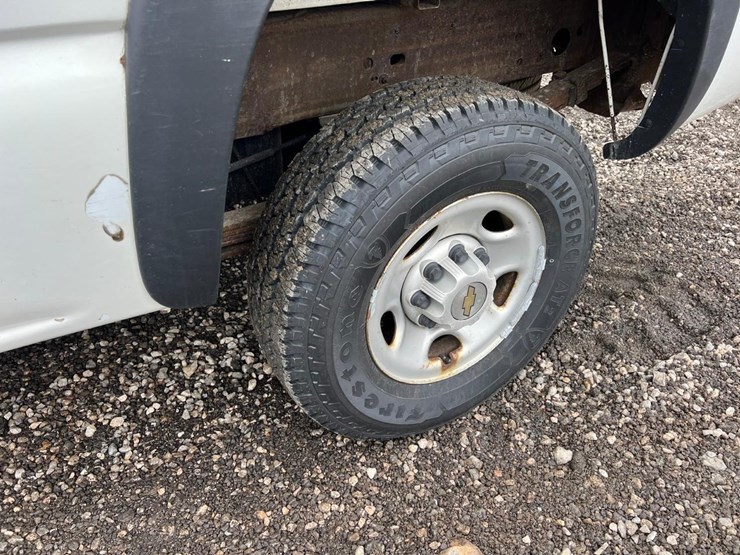 2004-chevrolet-2500-image-13