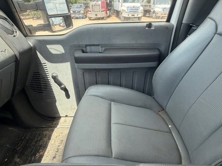 2013-ford-f550-image-46
