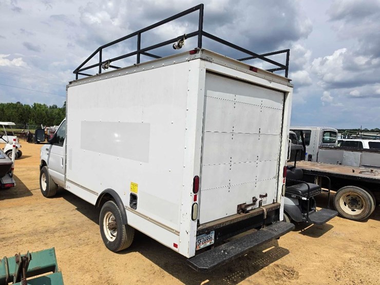 2015-ford-e350-image-2