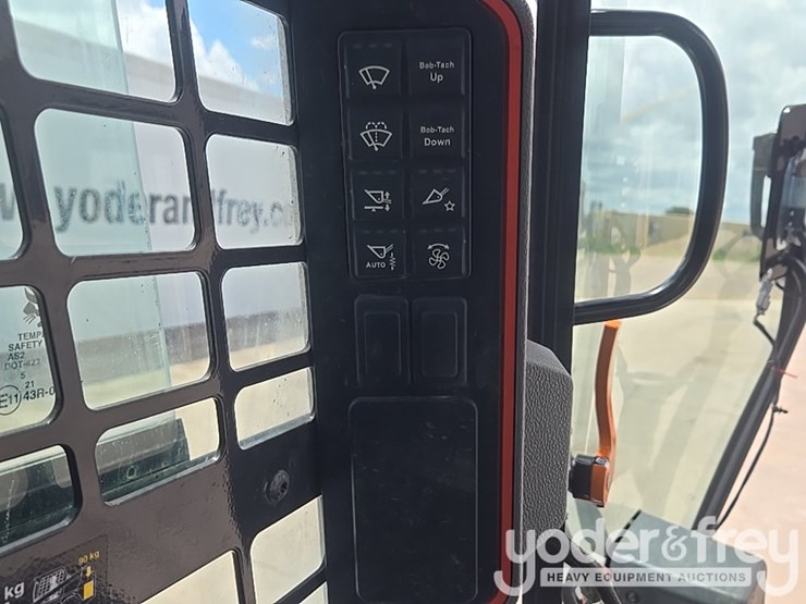 2021-bobcat-t66-image-46