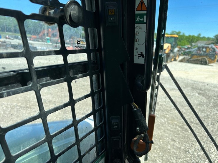 2021-bobcat-t770-image-26