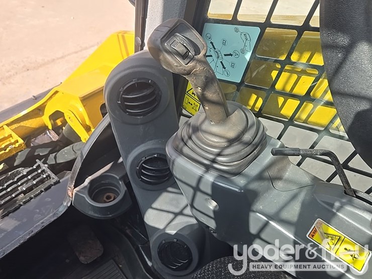 2018-caterpillar-262d-image-42