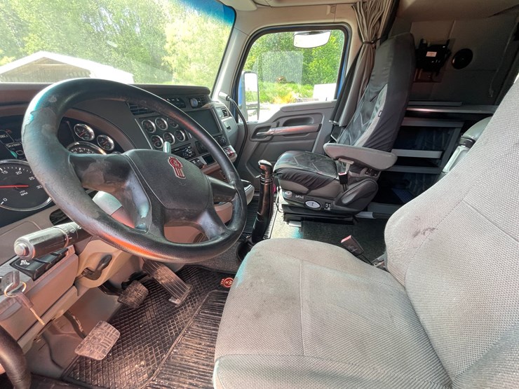 2015-kenworth-t680-image-54