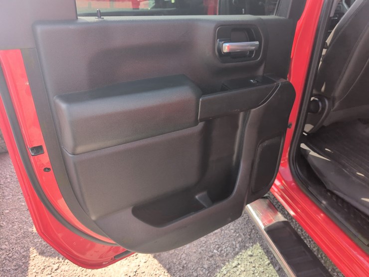 2020-chevrolet-silverado-2500hd-image-14