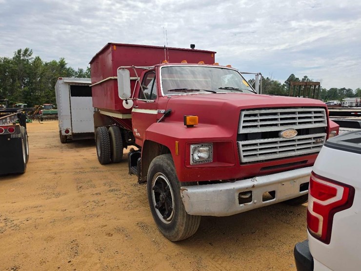 1992-ford-f700-image-4