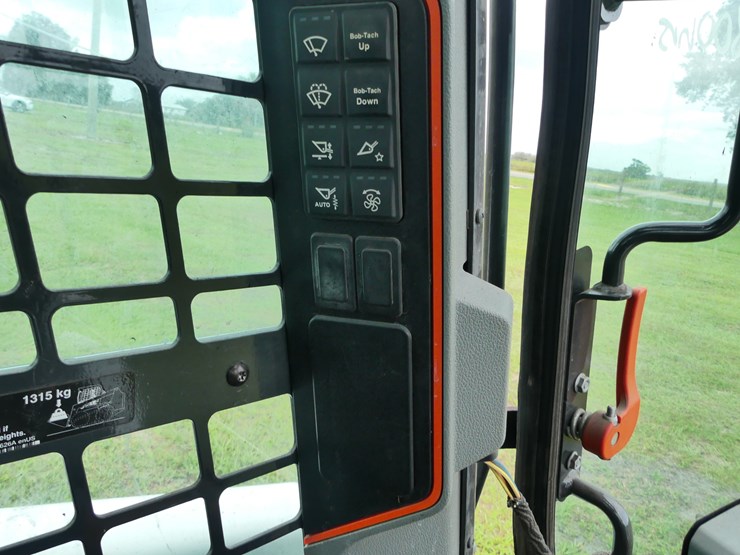 2021-bobcat-t76-image-17