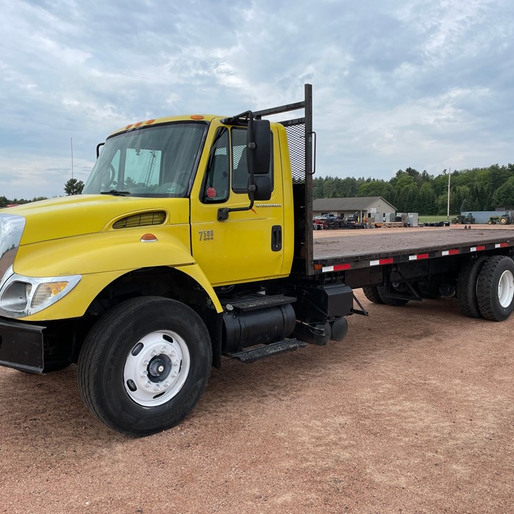 #318 • 2005 HT570 International 7500 6x4 Flatbed (Has MO Title) (Mosinee, WI)