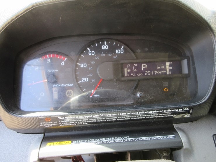 2015-hino-195h-image-10