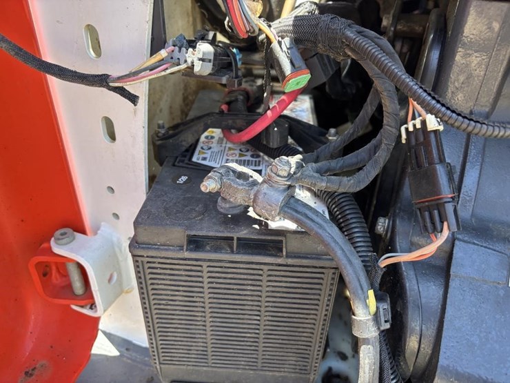 2019-bobcat-t595-image-32
