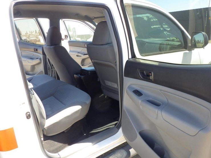 2013-toyota-tacoma-image-8