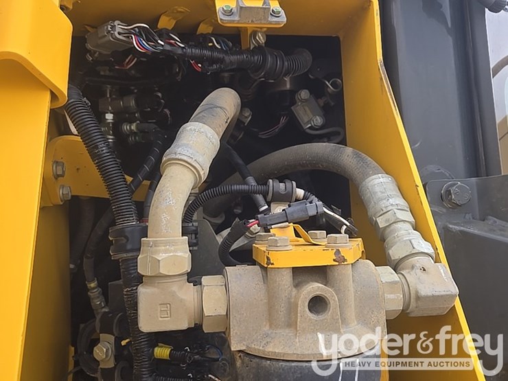 2022-komatsu-d61px-24-image-32
