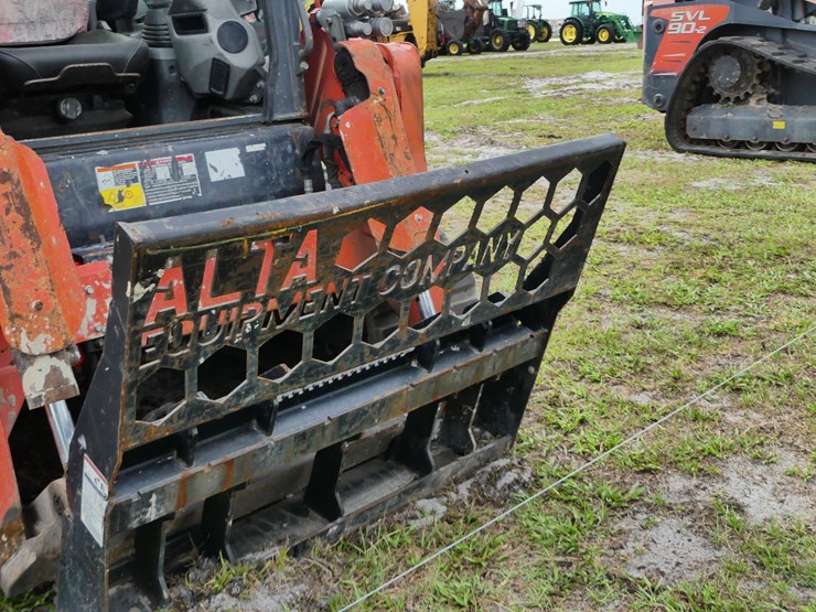 2022-kubota-svl97-2-image-3