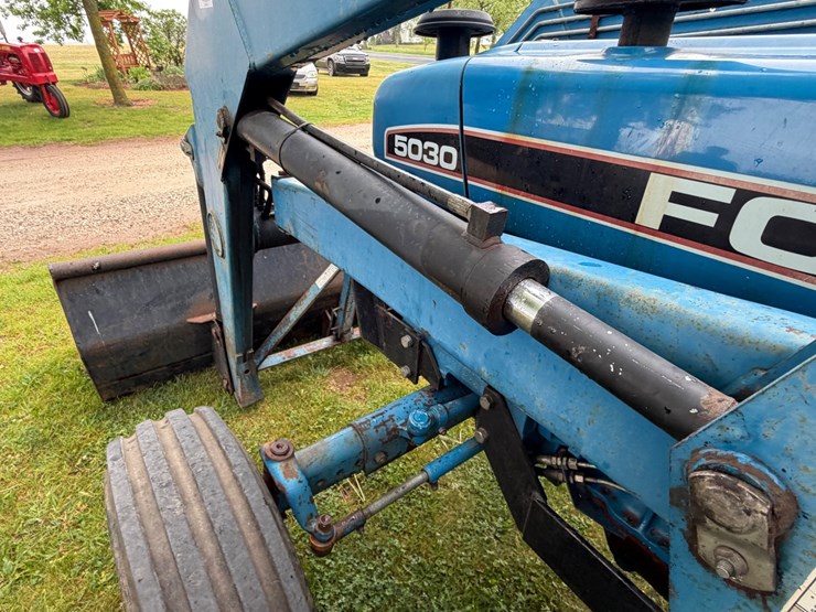new-holland-5030-image-15