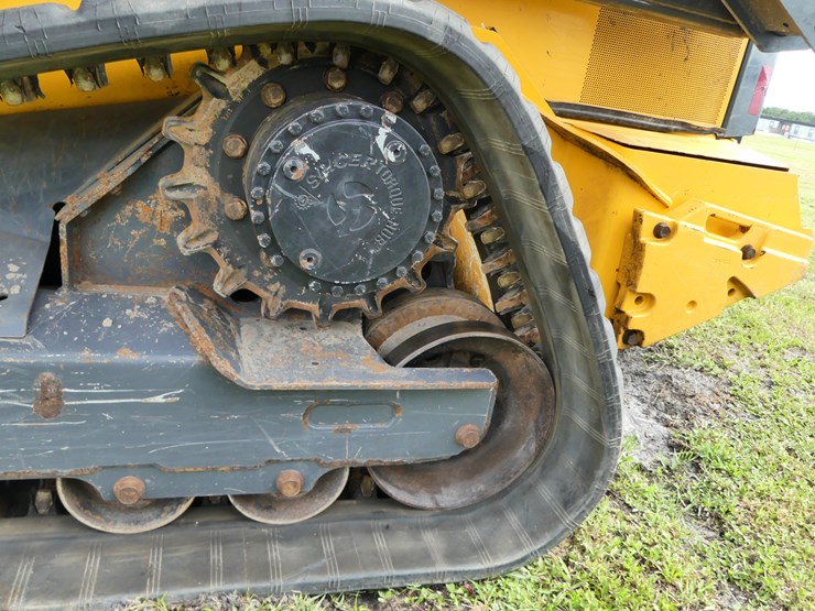 2024-deere-331g-image-11