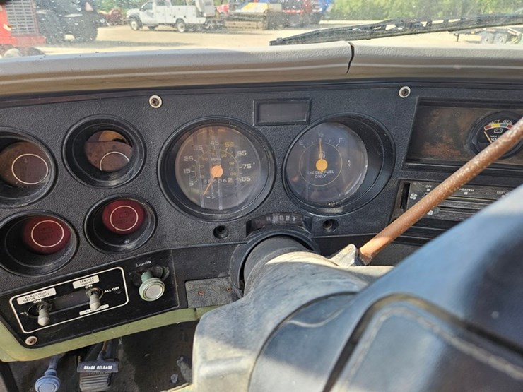 1986-chevrolet-30-image-29