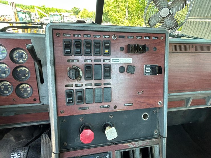 mack-ch613-image-25