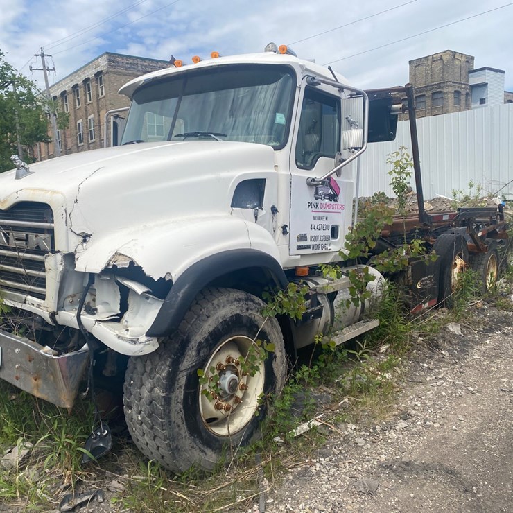 #346 • 2004 Mack Granite Roll Off Truck (Milwaukee, WI)