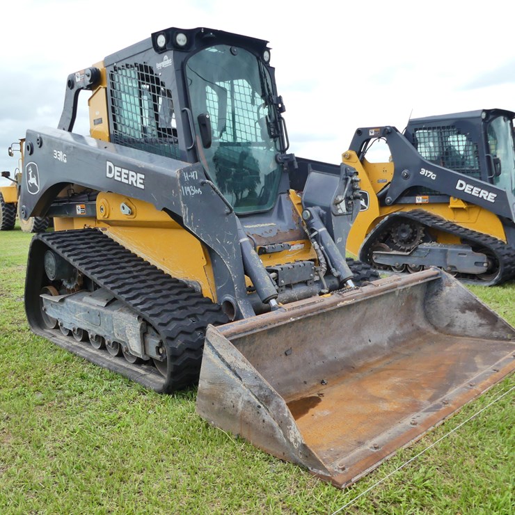 2023 DEERE 331G