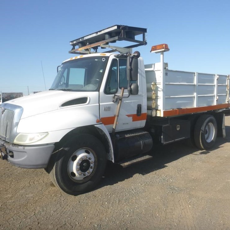 2003 INTERNATIONAL DURASTAR 4300