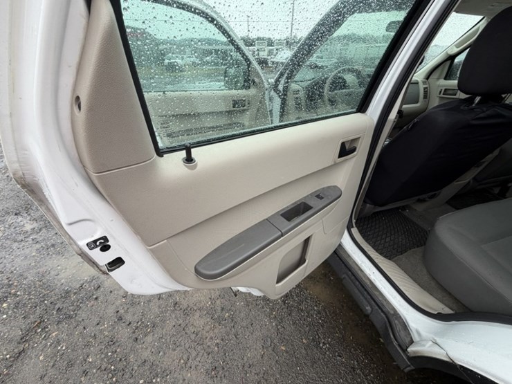 2012-ford-escape-xls-image-22