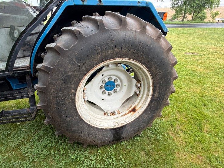 new-holland-5030-image-12