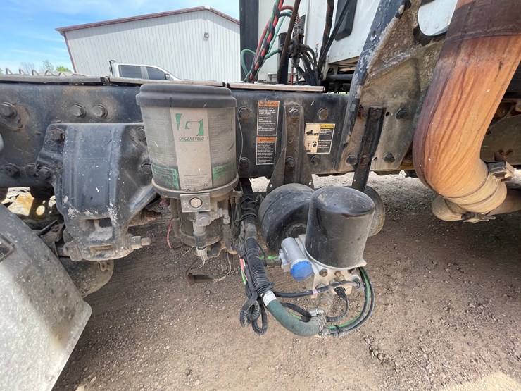 2016-kenworth-t680-image-40