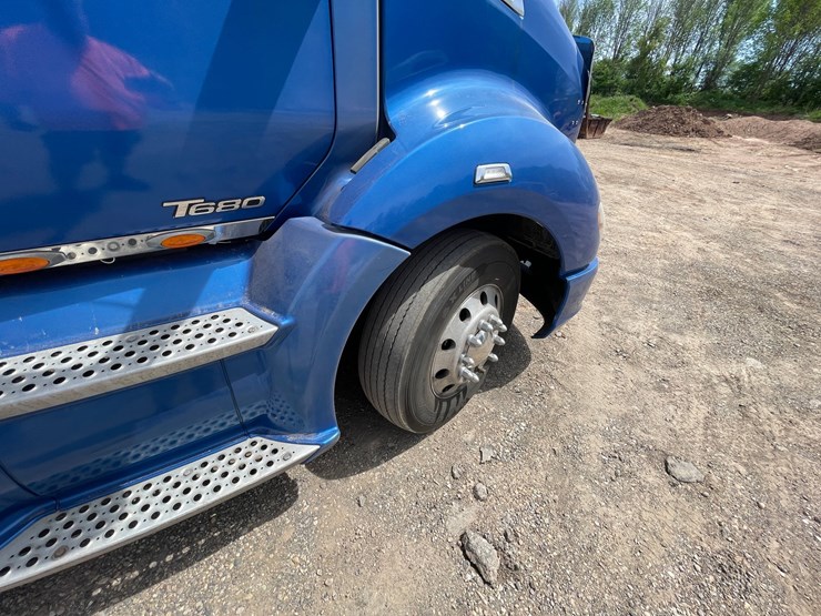 2015-kenworth-t680-image-44