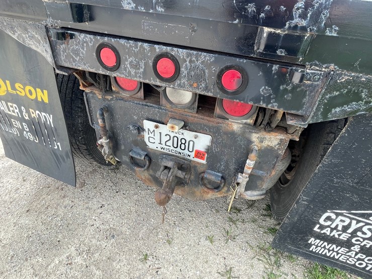 2002-freightliner-fl80-image-25