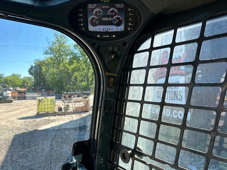 2019-bobcat-t740-image-22
