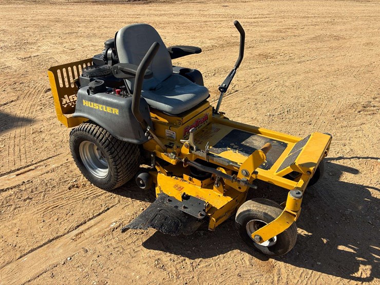 hustler-fastrack-42"-super-duty-zero-turn-mower-image-4