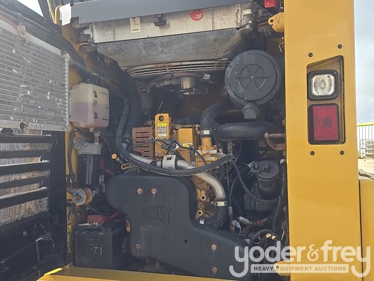 2018-caterpillar-262d-image-25