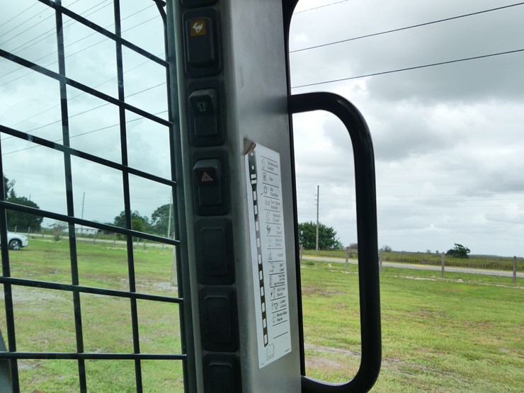 2020-new-holland-c232-image-19