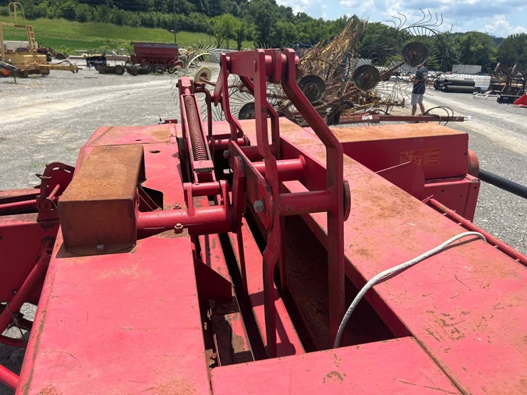 massey-ferguson-12-image-8