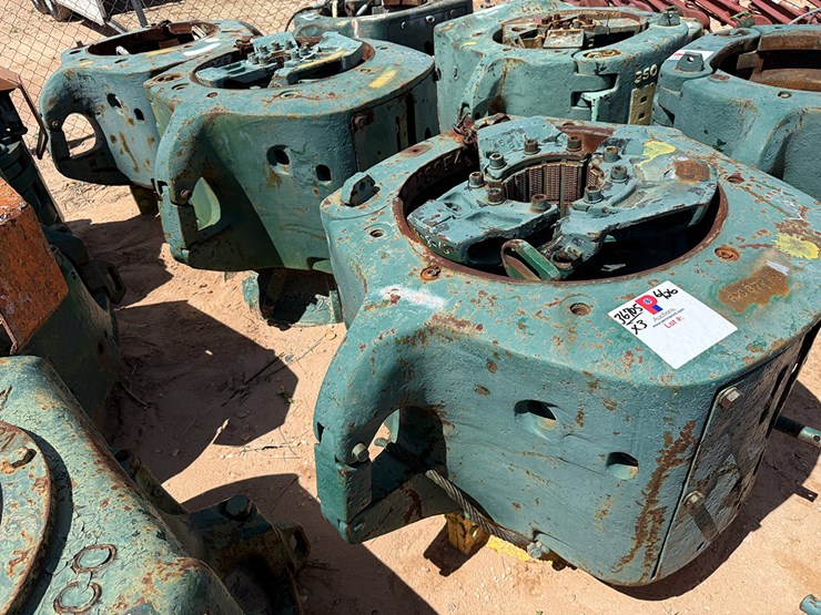 lot-w/-(3)-bj-500-ton-slip-type-spider-casing-elevators-image-1