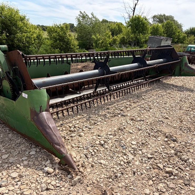 JOHN DEERE 220
