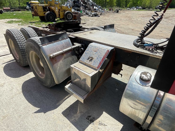 2004-kenworth-t800-image-36
