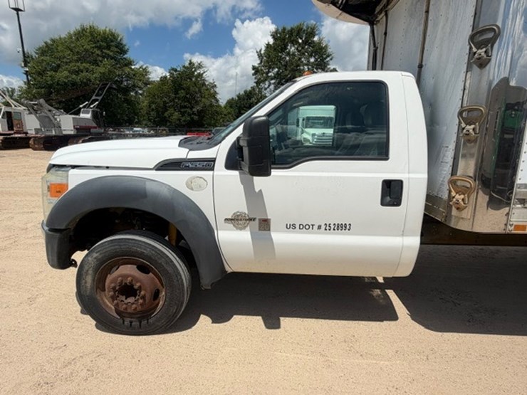 2013-ford-f550-image-17