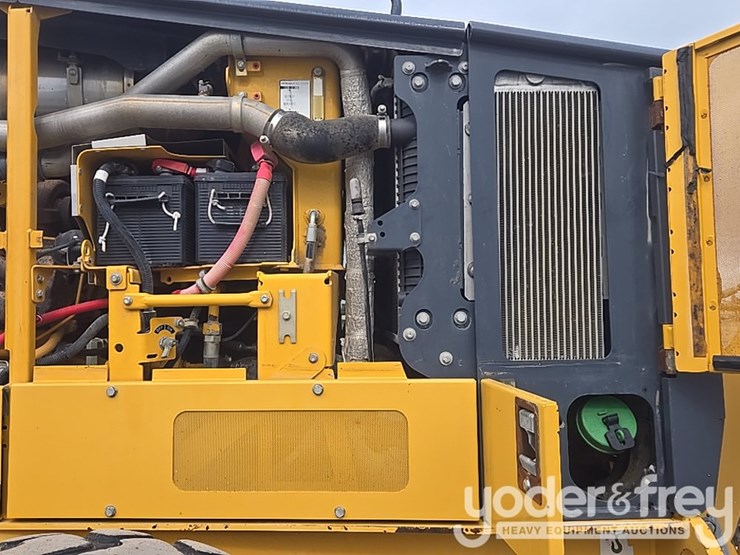 2011-deere-772g-image-35
