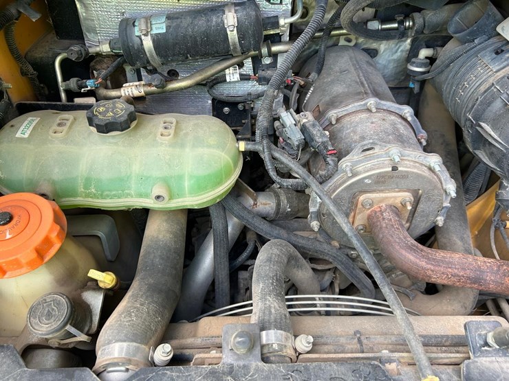 2018-deere-317g-image-15