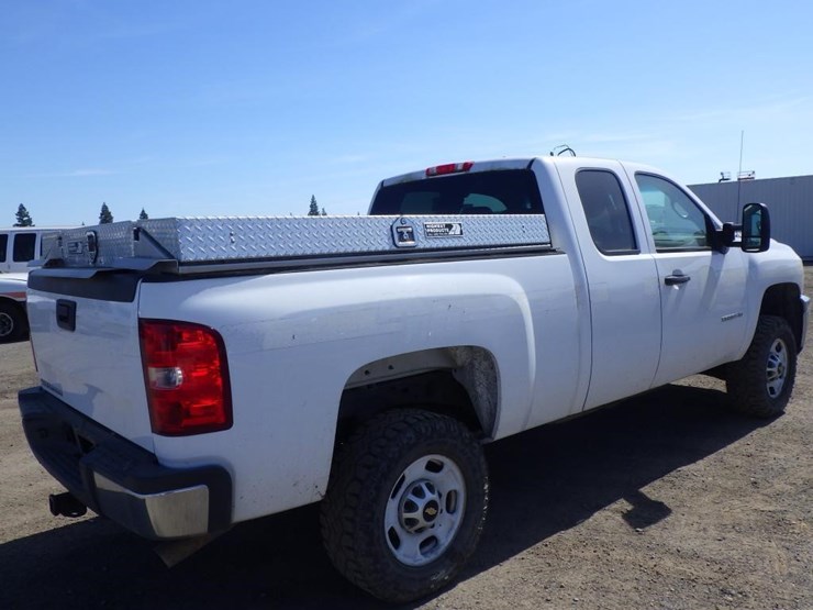 2013-chevrolet-2500hd-image-4